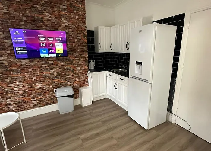 Suli House- Holiday Flats & En-Suite-Families And Couples Only