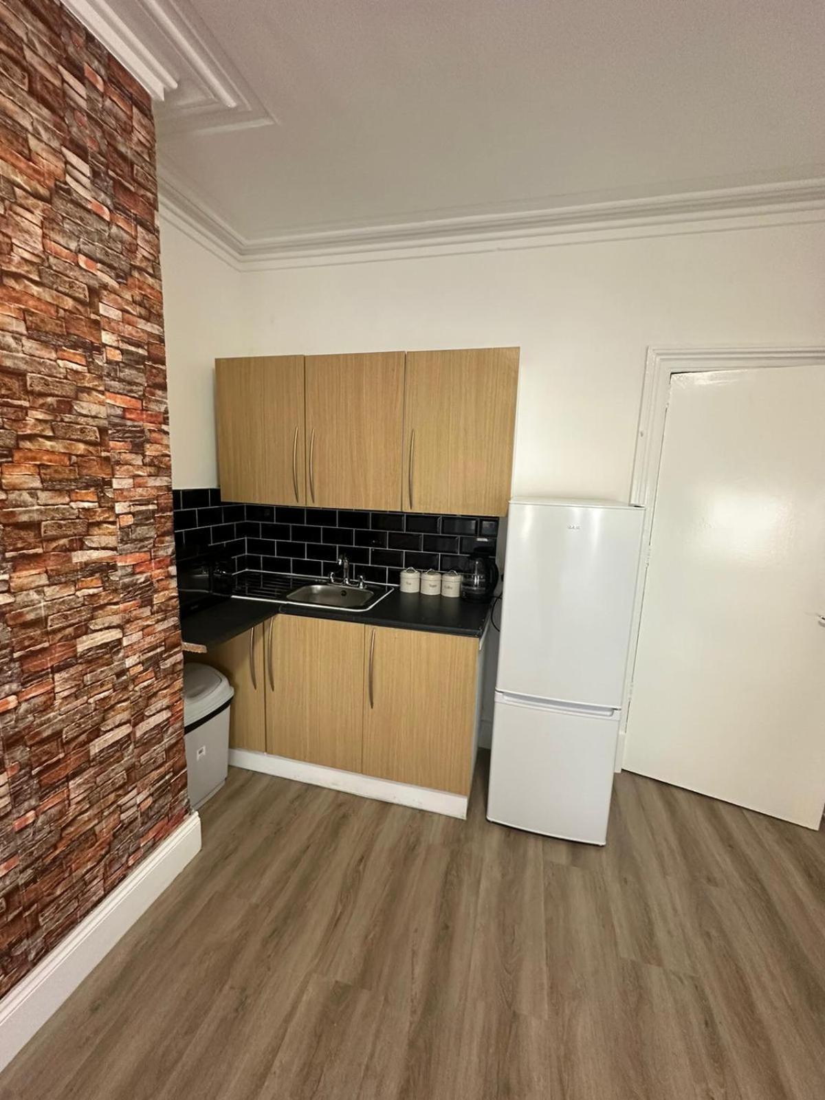 Suli House- Flats & En-suite-families And Couples Only *
